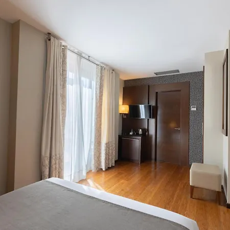 מלון Colonial 4*
