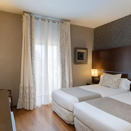 מלון Colonial 4*