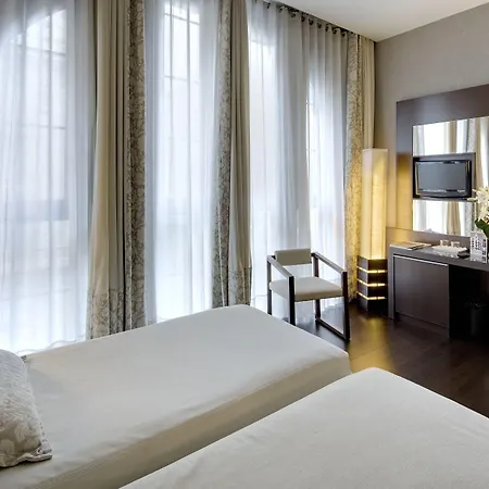 Colonial 4*