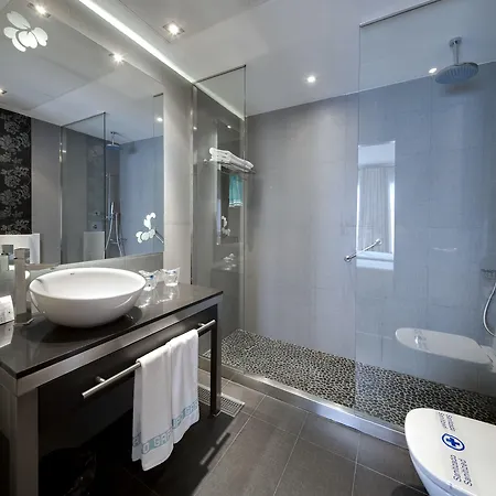 Colonial 4*