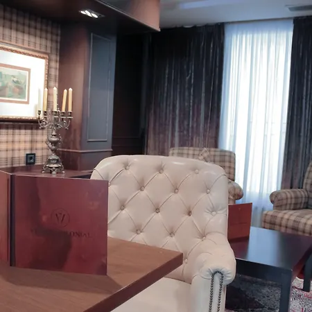 Colonial 4*